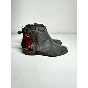 Tiara Los Angeles Floral Embroidered Boots Size 10 Women's Suede Booties